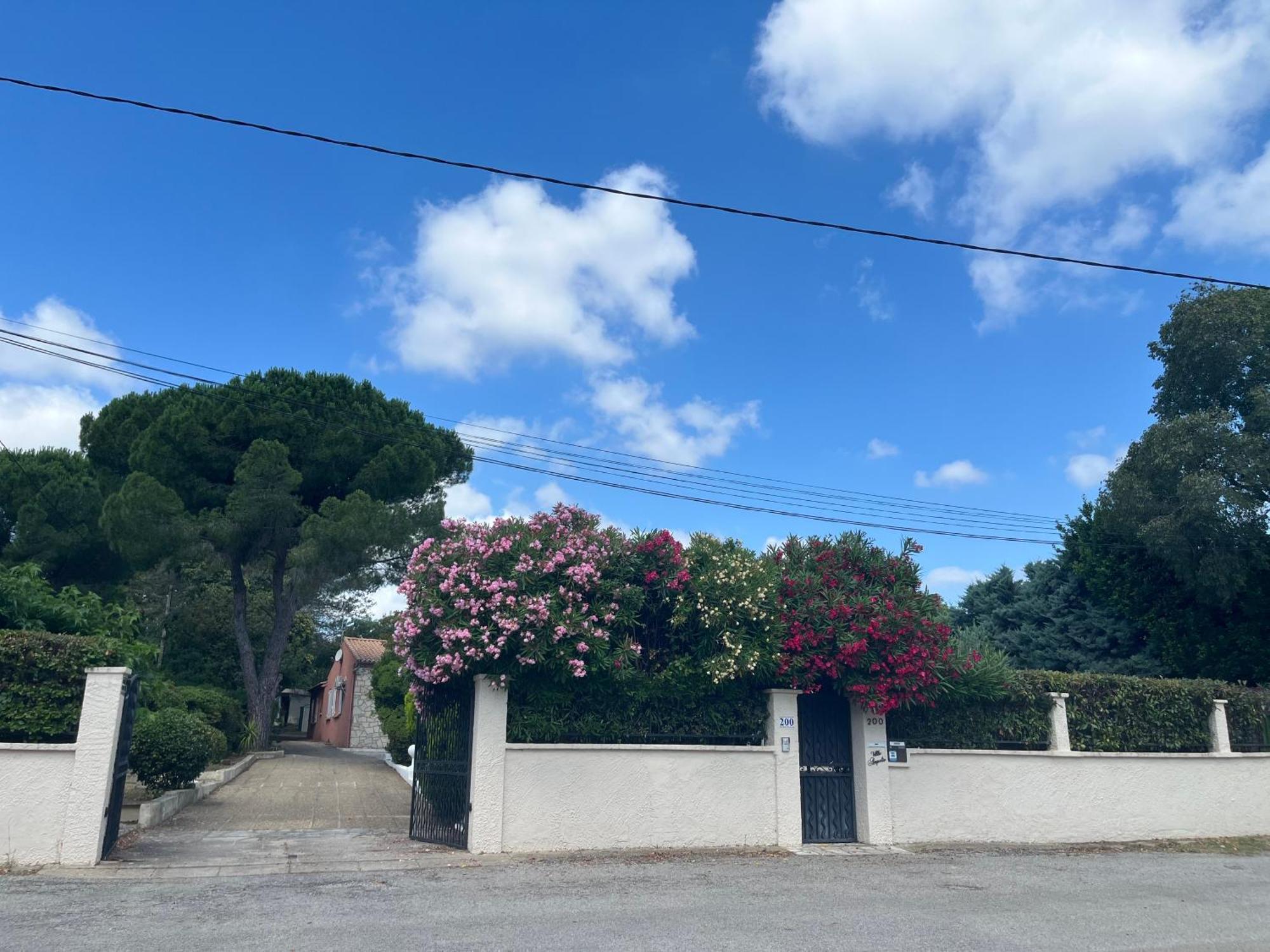 Studio Independant Calme Pas Loin Du Centre Nîmes Dış mekan fotoğraf